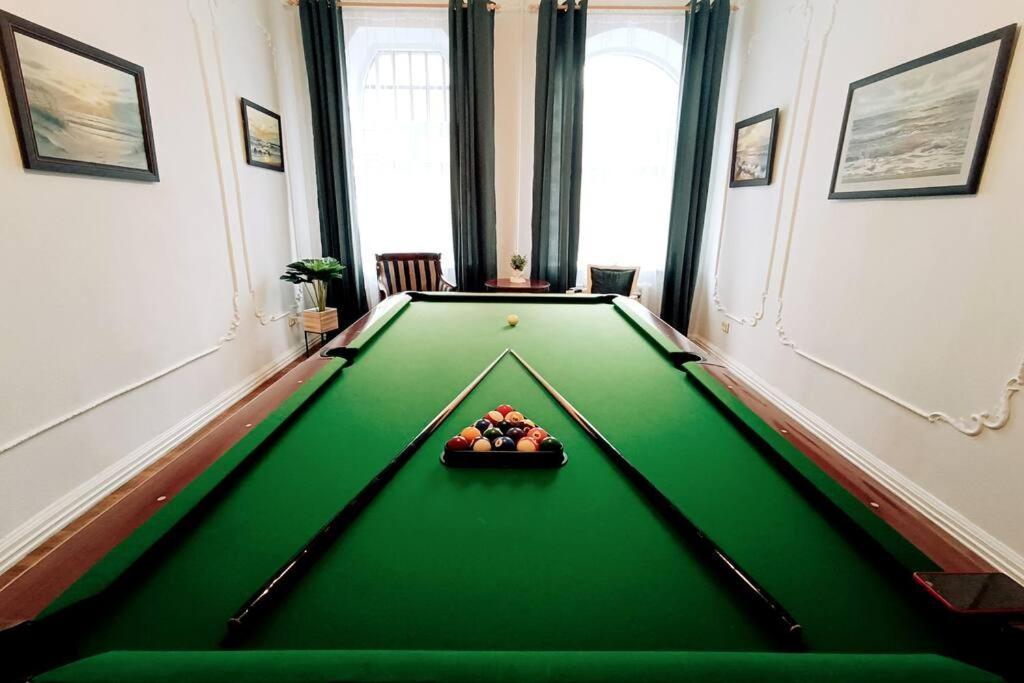 Unique Spacious Classic 3 Bedroom Midtown Apartment ! Billiard Room ! Riga Exterior foto